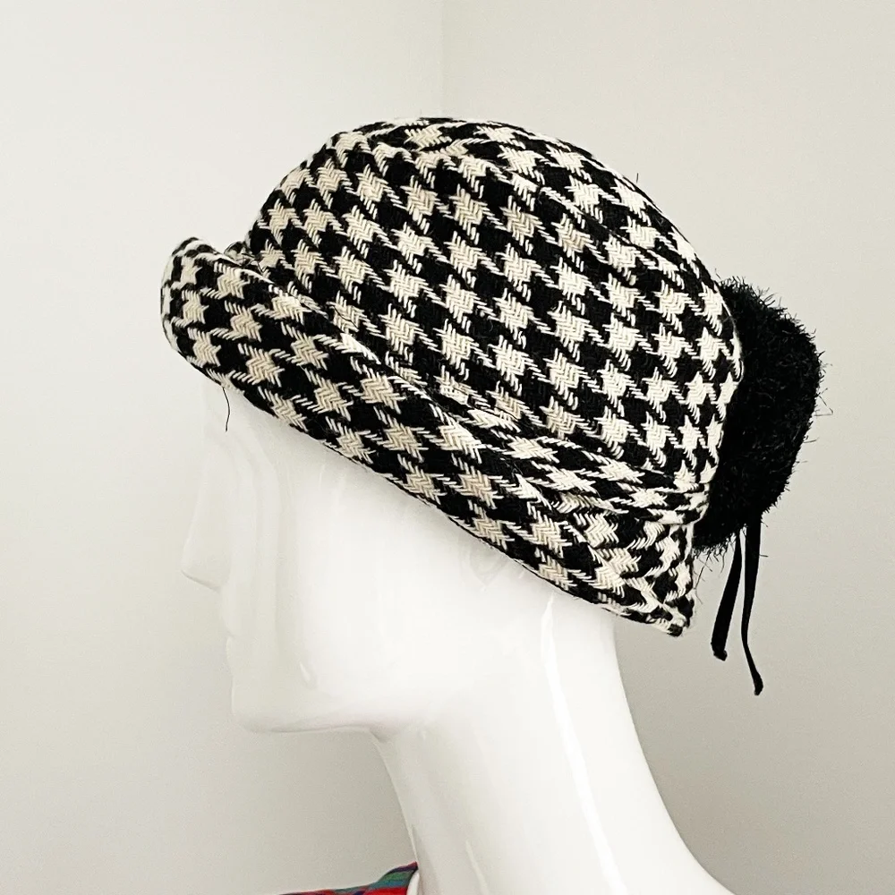 Vintage Adolfo Hat & Scarf Set 2pc Black & White Houndstooth Knit Fringe Rare